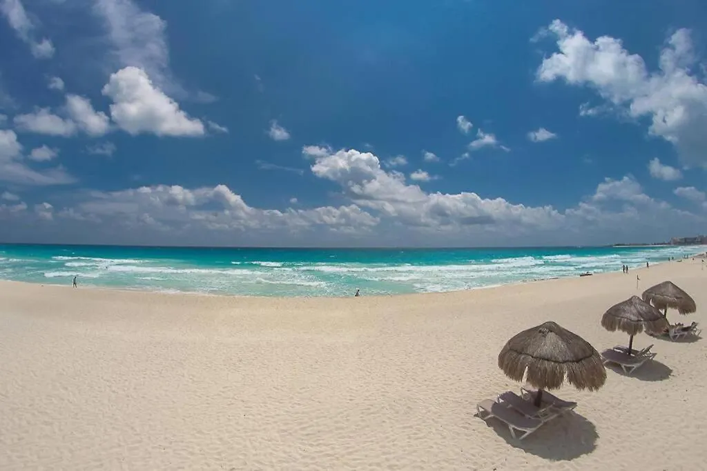 Breez Condo Cancun