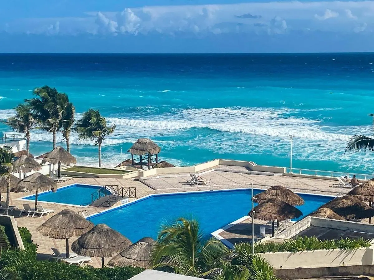 Breez Condo Cancun