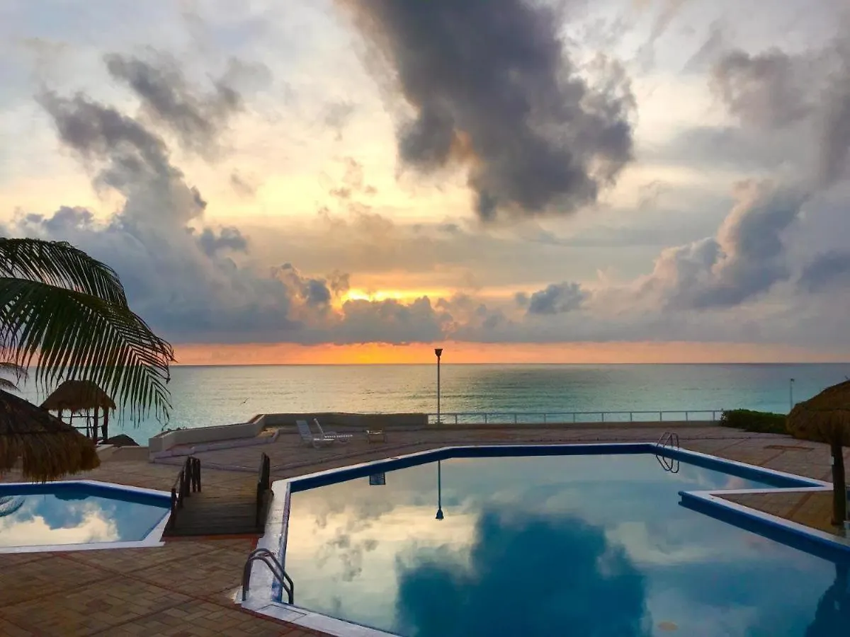 Breez Condo Cancun