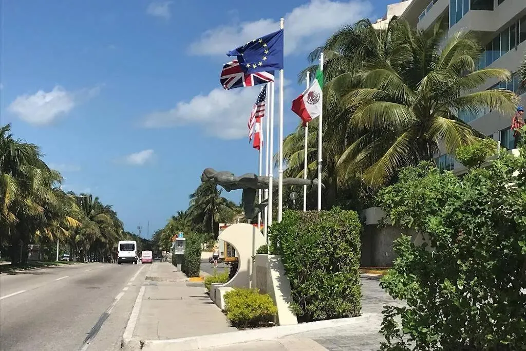 Breez Condo Cancun Mexico